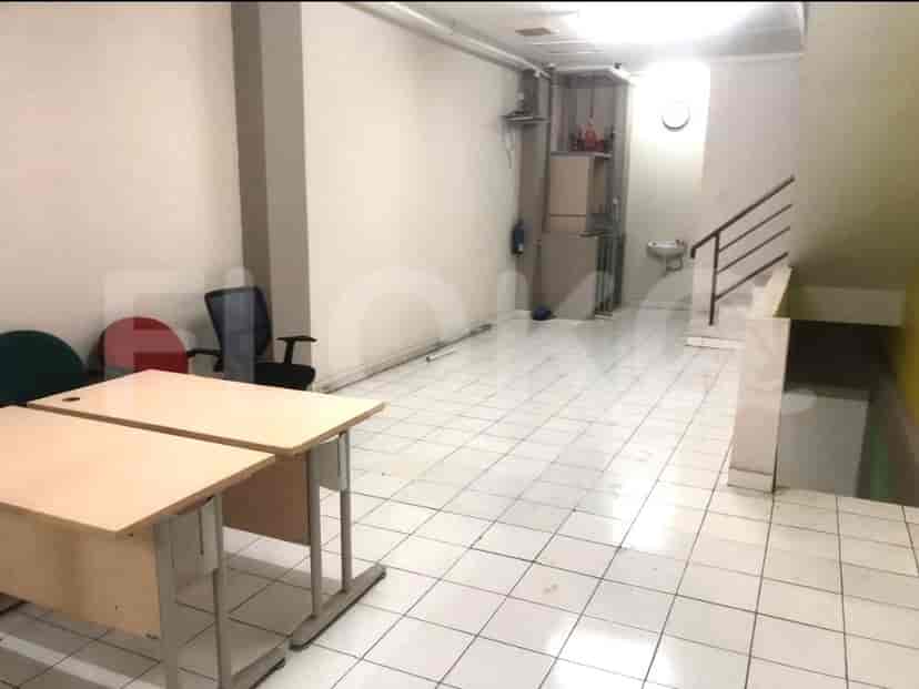 Disewakan Ruko Luas 234 m2 di Jalan Srengseng, Meruya 3