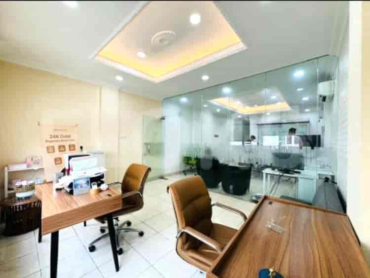 Dijual Ruko Luas 238 m2 di Jalan Crown Palace, Menteng - RKSa11 2