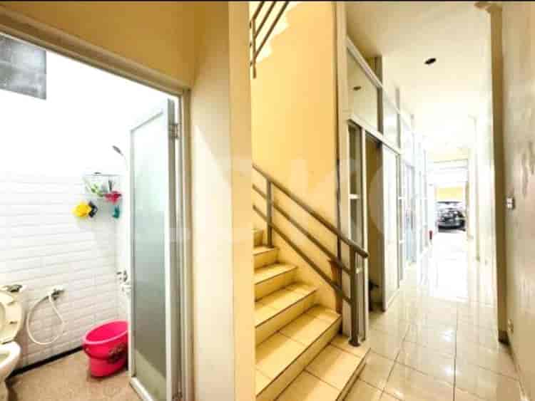 Dijual Ruko Luas 238 m2 di Jalan Crown Palace, Menteng - RKSa11 4