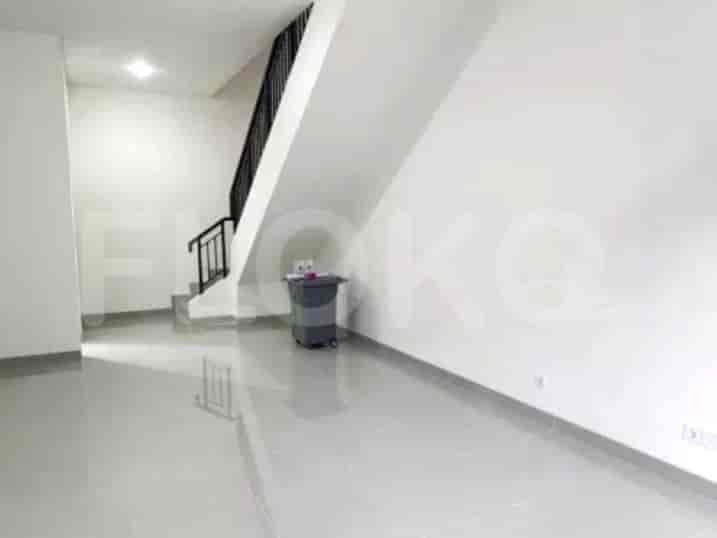 165 sqm, shophouse for rent in Jalan Hampton, Gatot Subroto 1