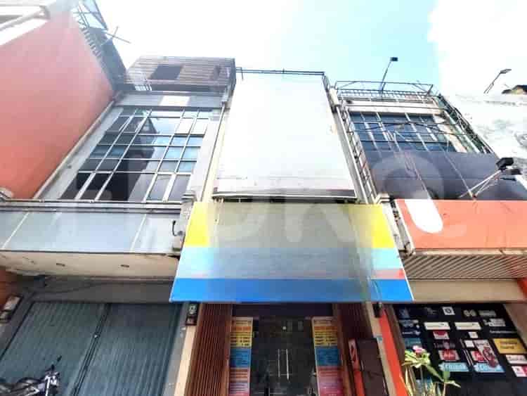 Dijual Ruko Luas 165 m2 di Jalan BTC Mall, Bekasi Timur - RKSf6e 1