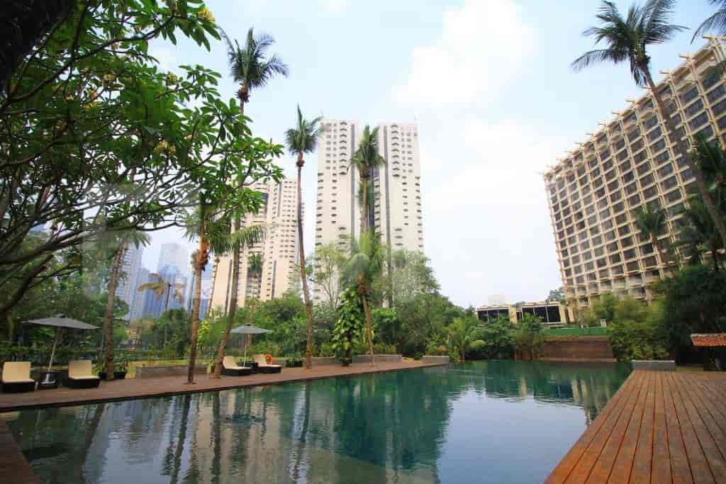 the sultan pool2_nw.jpg