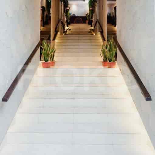 treehouse hallway_nw.jpg