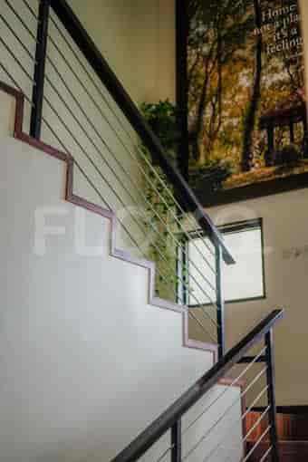 treehouse stairs2_nw.jpg