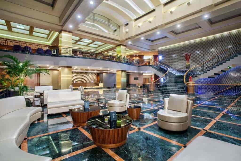 wyndham lobby lounge_nw.jpg