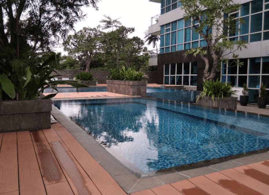 Kolam Renang Essence Dharmawangsa Apartemen
