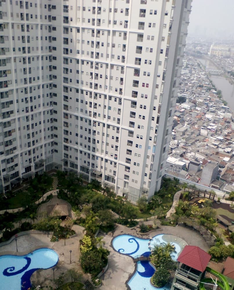 Kolam renang Seasons City Apartemen