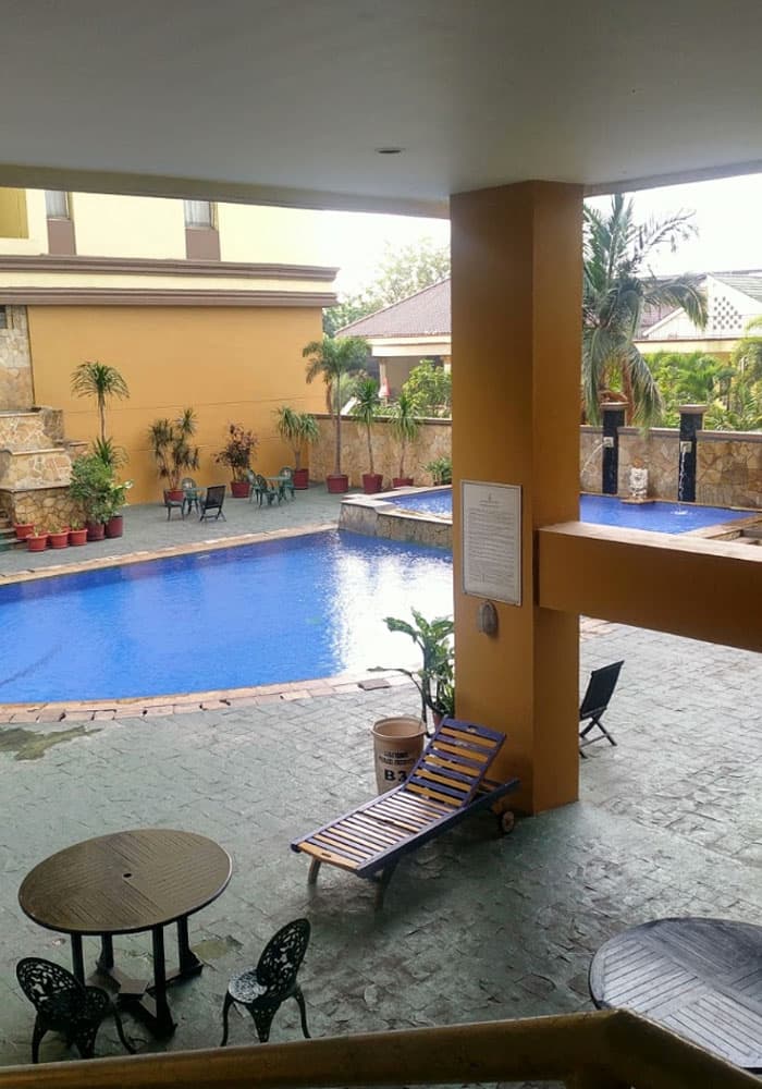 Kolam renang Permata Eksekutif Apartemen