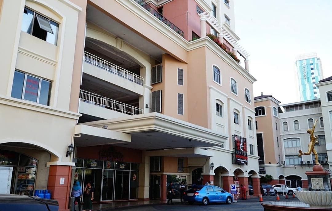Pintu masuk Mediterania Gajah Mada Apartemen