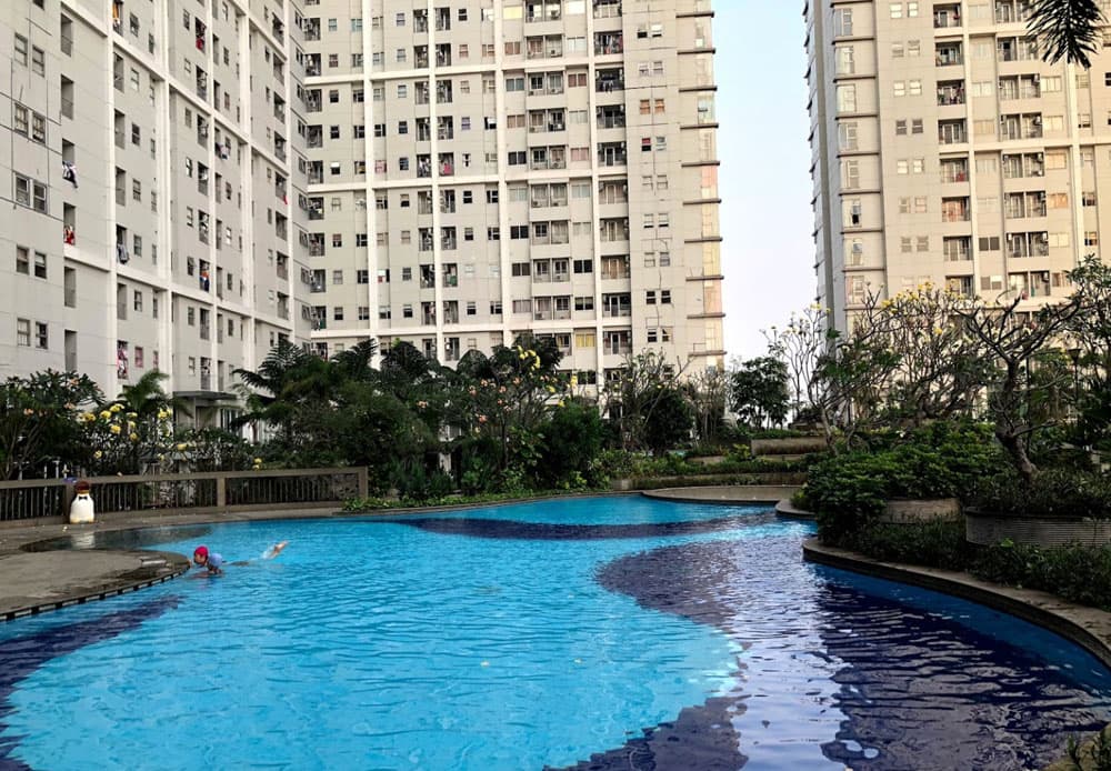 Kolam renang Seasons City Apartemen
