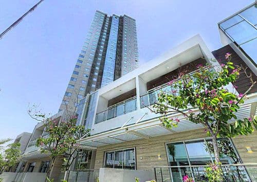 Gedung AKR Gallery West