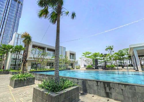Kolam renang AKR Gallery West