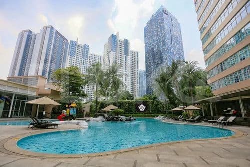 wyndham pool_nw.jpg