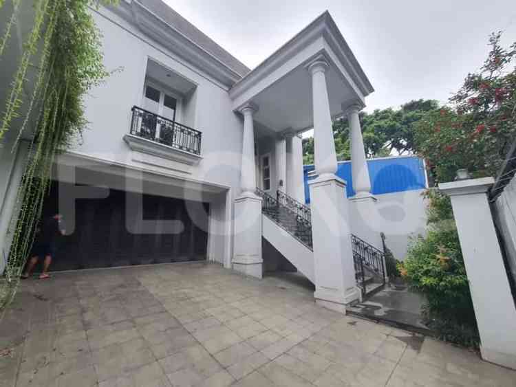 450 sqm, 4 BR house for rent in Senayan 1