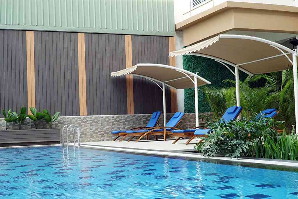 Swimming pool Bandara City Apartment