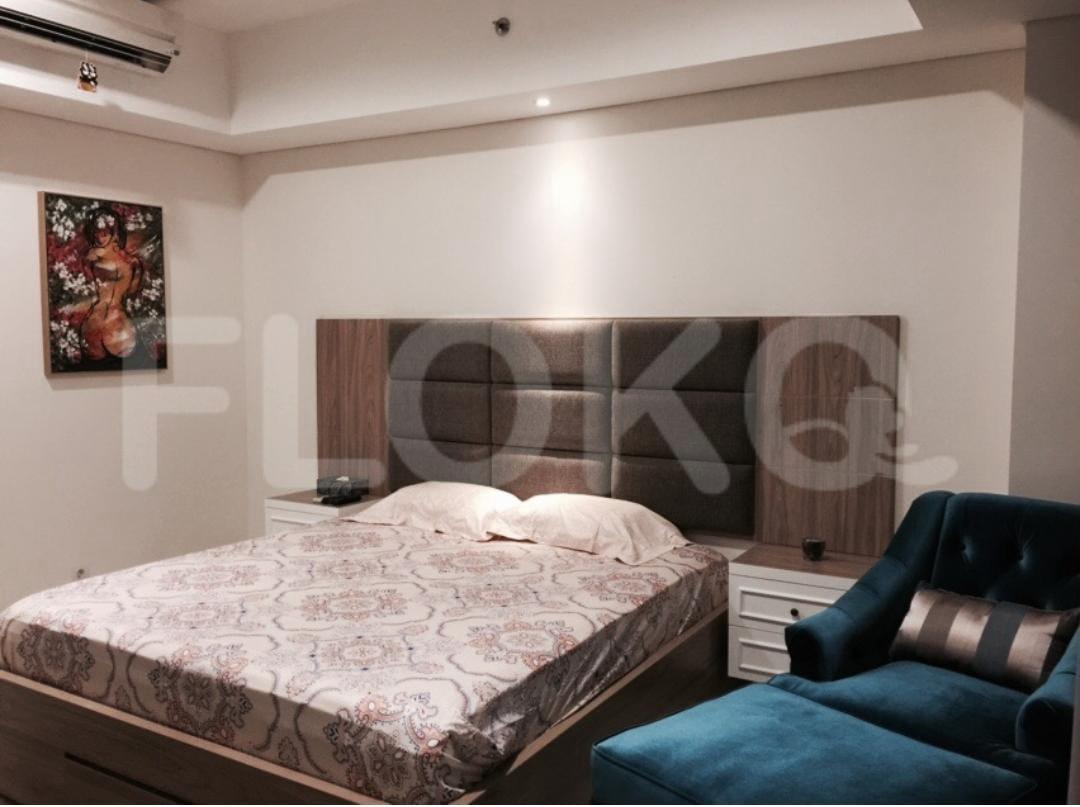 Sewa Apartemen Kemang Village Residence Tipe 2 Kamar Tidur di Lantai 26 fke105
