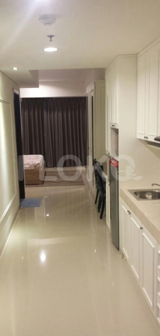 Sewa Apartemen Kemang Village Residence Tipe 2 Kamar Tidur di Lantai 26 fke105