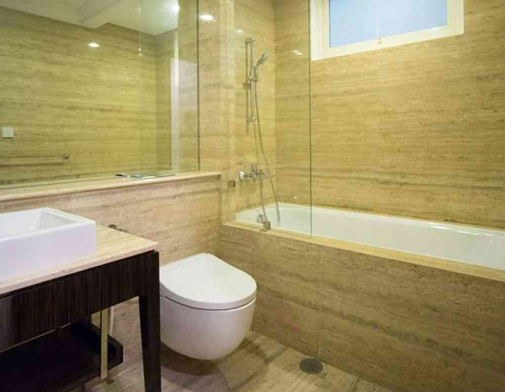 Bathroom Pondok Indah Golf Apartment