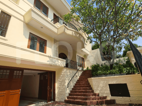 400 sqm, 4 BR house for rent in Pondok Indah 1
