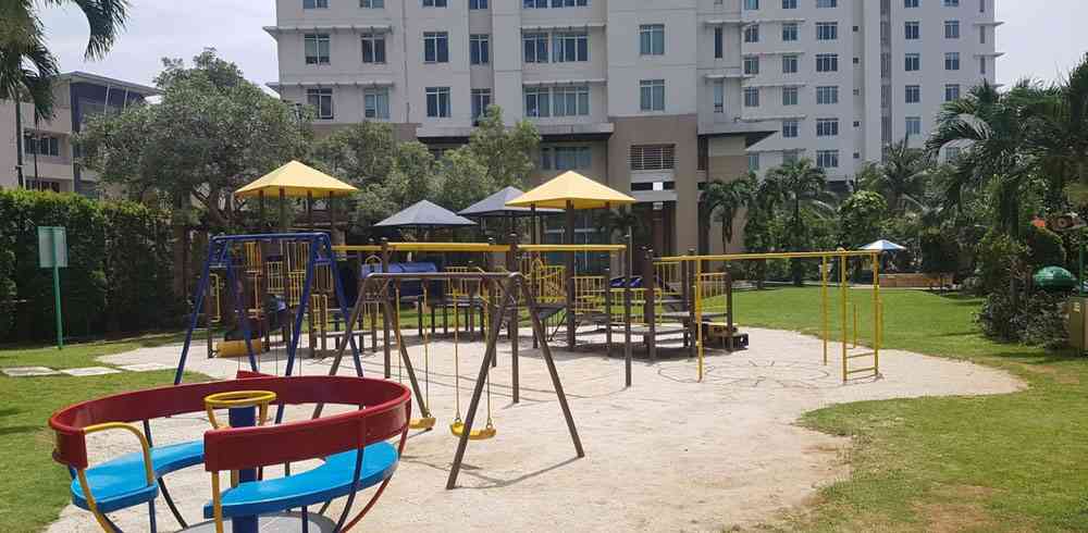 Taman bermain Pantai Mutiara Apartemen