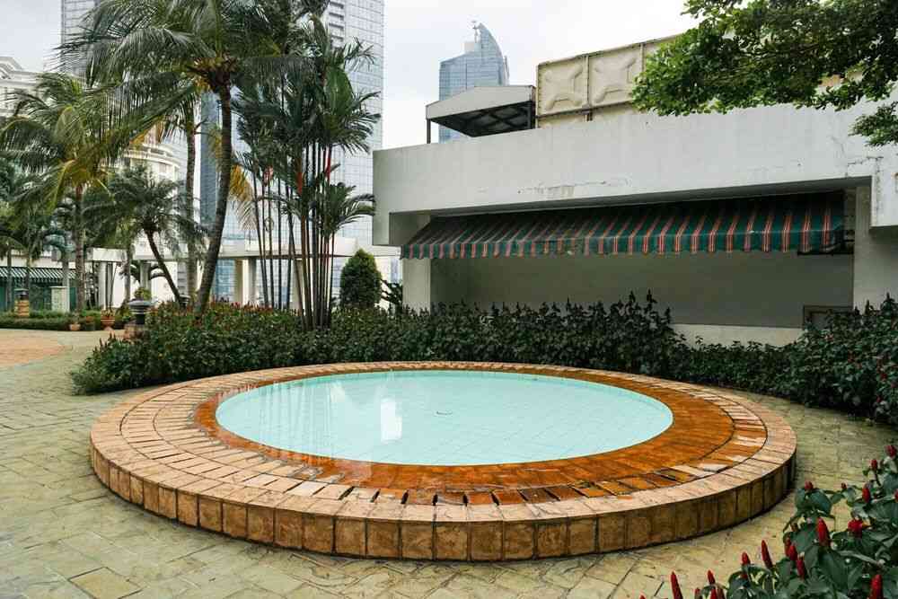 Swimming pool Ambassador 2 Apartment