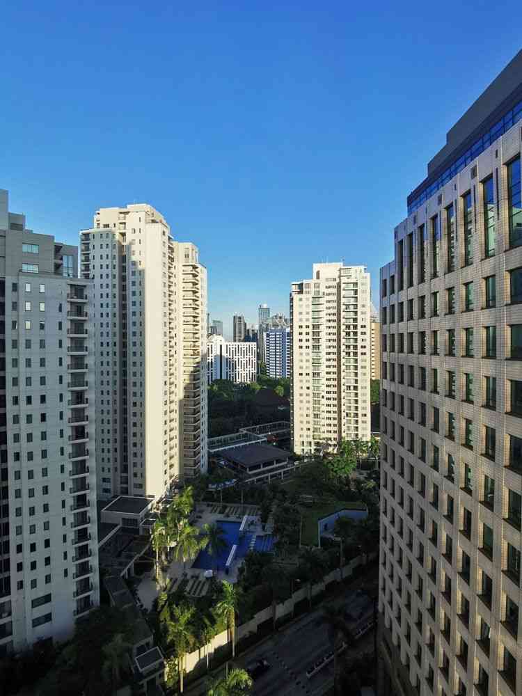 Gedung Apartemen Plaza Senayan