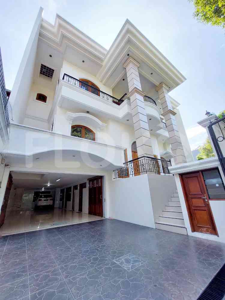 Dijual Rumah 4 BR, Luas 998 m2 di Jakarta Selatan, Pondok Indah 2