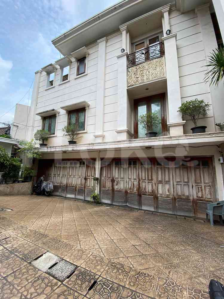 Dijual Rumah 6 BR, Luas 890 m2 di Jl Widya Chandra KebayoranBaru, Senayan 2