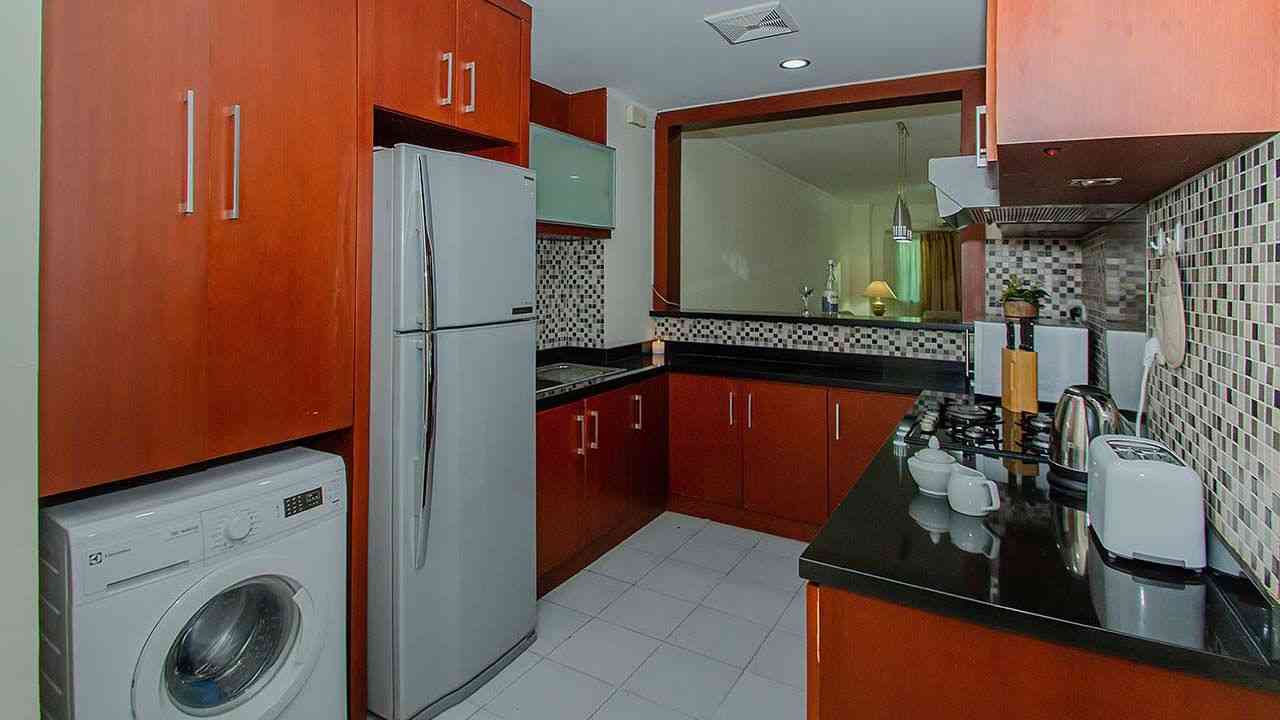 Kitchen Kemang Apartment by Pudjiadi Prestige
