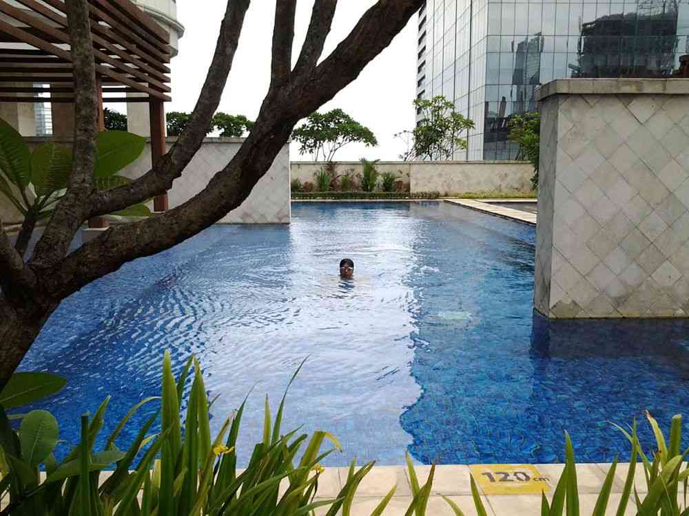 Swimming pool Kuningan Place Apartment