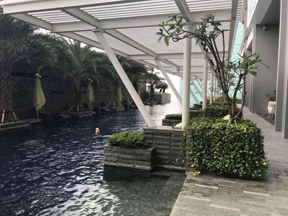 Swimming pool Neo Soho Residence