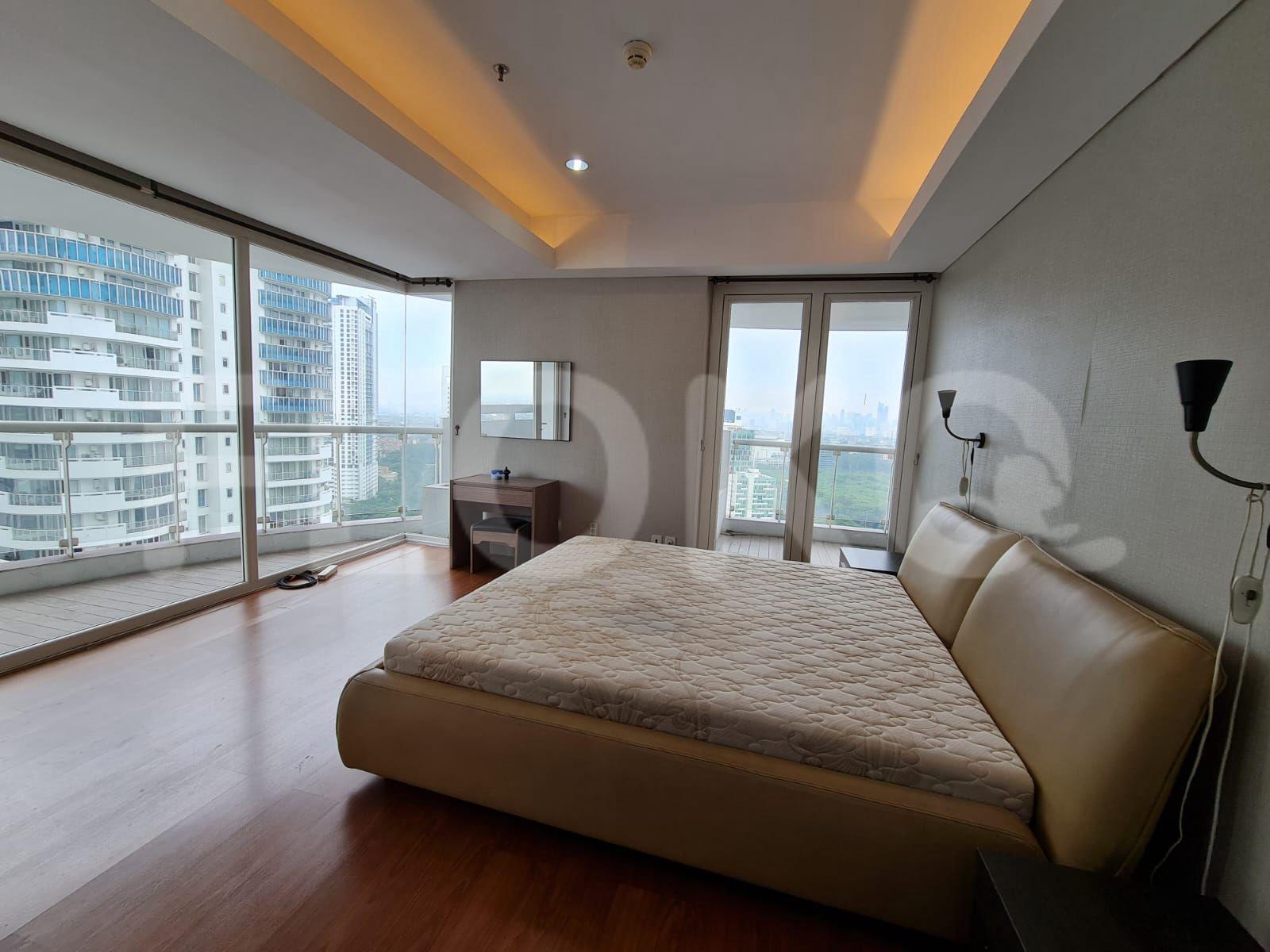 Sewa Apartemen Royale Springhill Residence Tipe 3 Kamar Tidur di Lantai 30 fkec11
