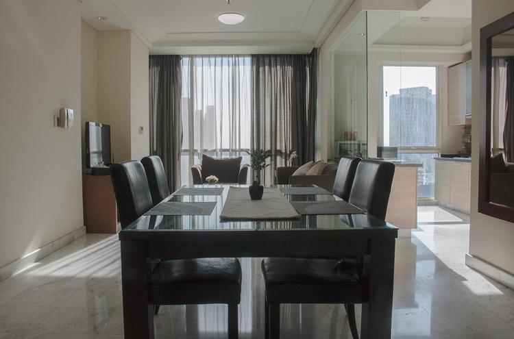 undefined Bedroom on 39th Floor for Rent in The Peak Apartment - queen-bedroom-at-39th-floor-15c 2