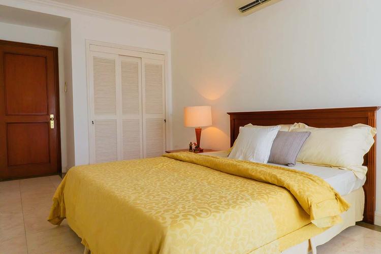 undefined Bedroom on 26th Floor for Rent in Casablanca Apartment - queen-bedroom-at-26th-floor-420 1