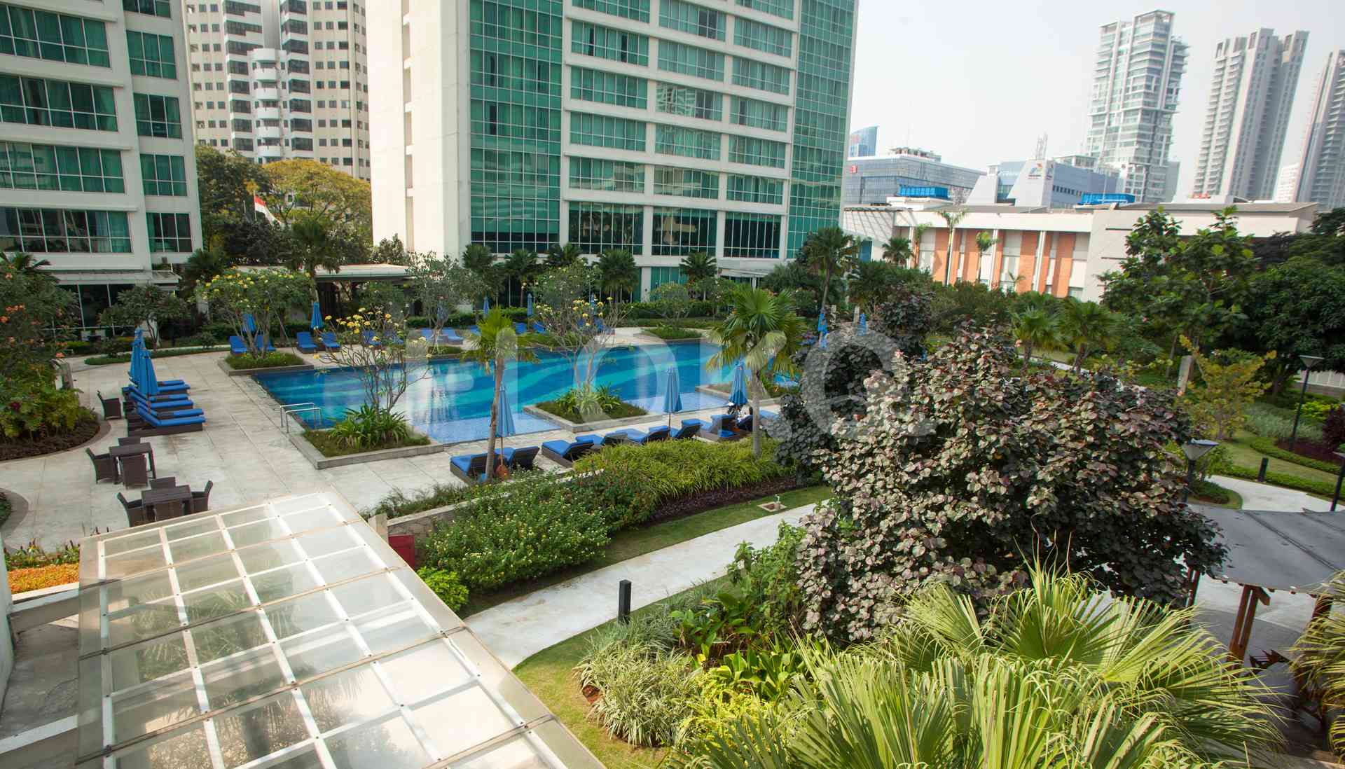 swimming pool setiabudi sky garden