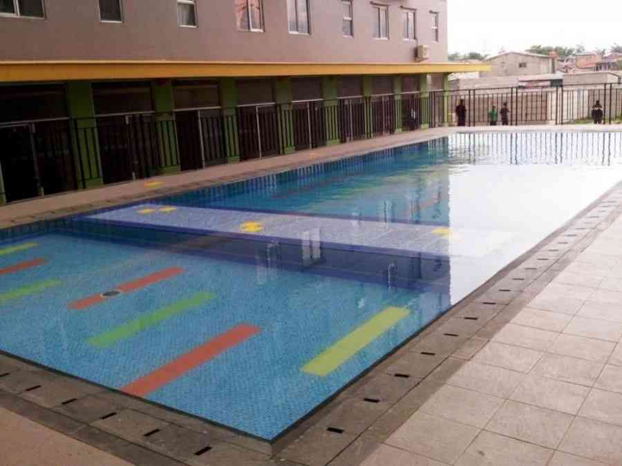Swimming pool East Park Apartment