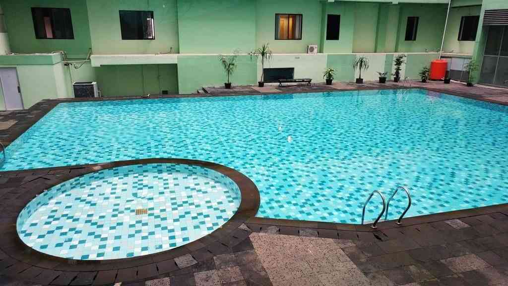Swimming pool menteng square apartment