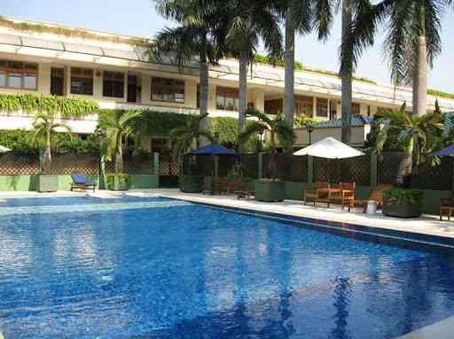Swimming pool Mutiara Executive Residence