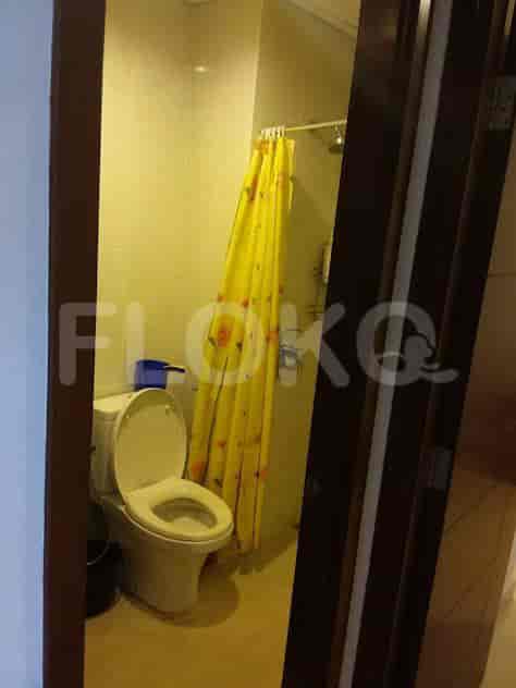 Bathroom with a toilet and shower.