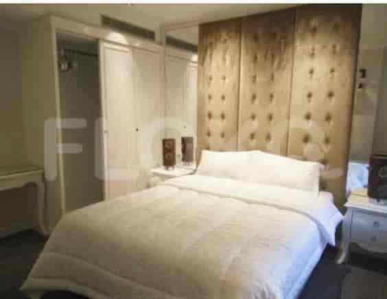 A cozy bedroom with a queen-sized bed, sliding closet, and neutral color scheme.