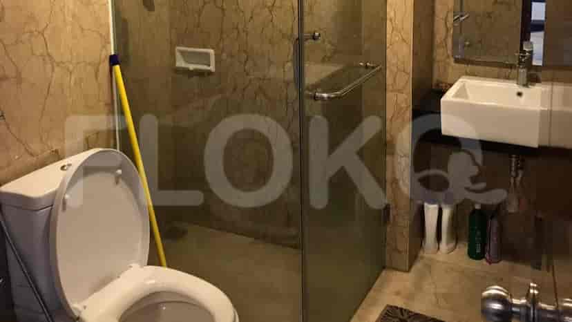 Bathroom with a shower and toilet.