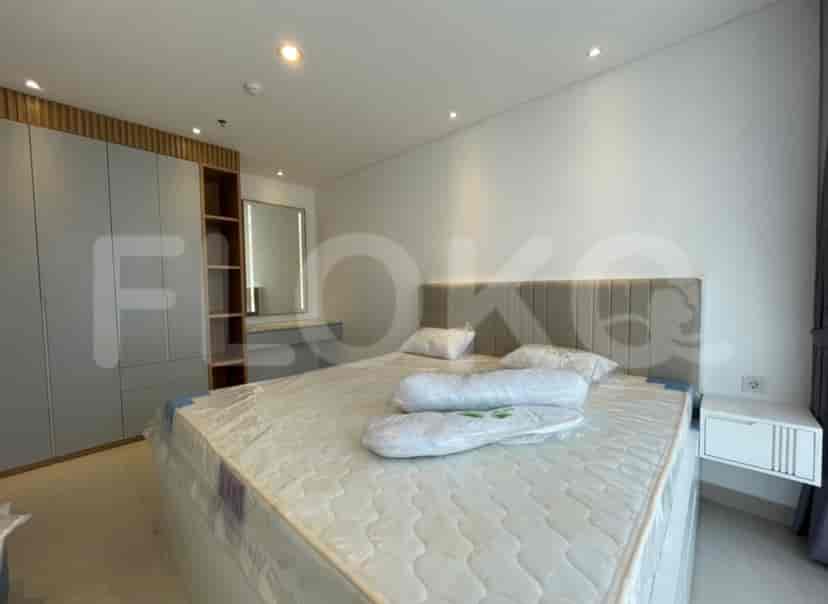 Bedroom with a bed, wardrobe and dressing table.