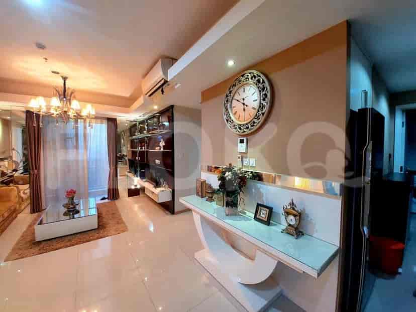 Living room with a decorative table and clock.