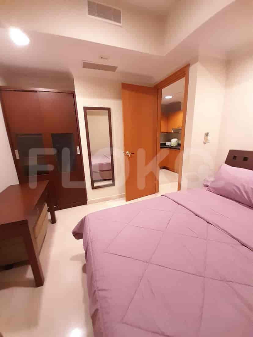 Bedroom with a double bed and a closet.