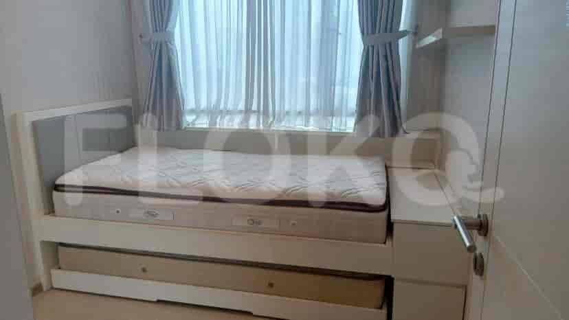 A bedroom with a bunk bed.