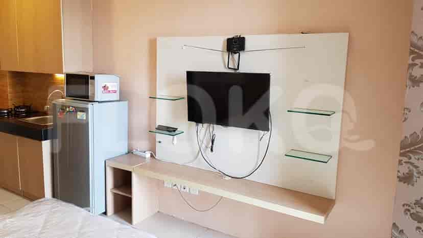 TV, Kitchen and bedroom.