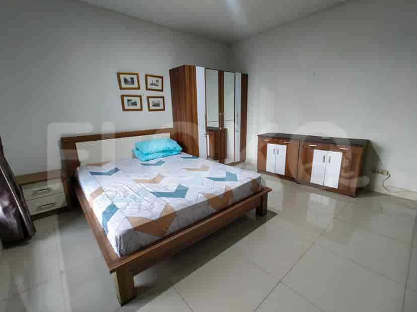 A bedroom featuring a bed, wardrobe, and bedside table.