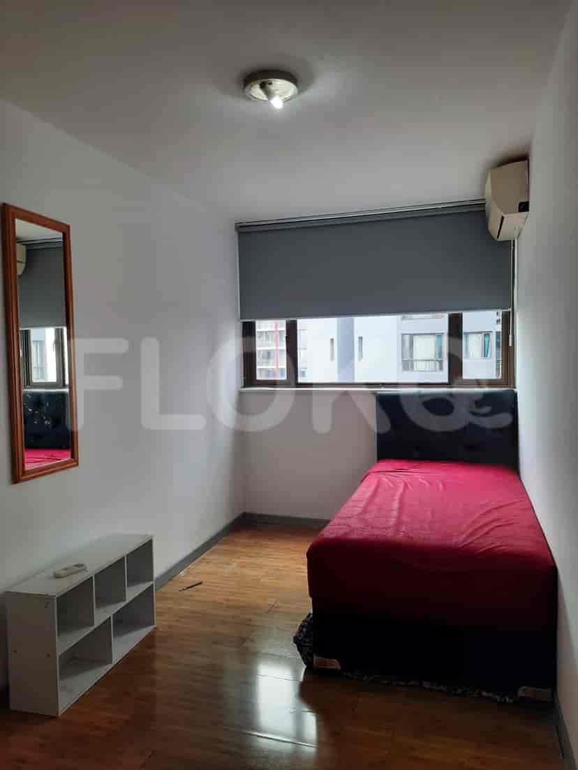 Bedroom with a single bed and a mirror.