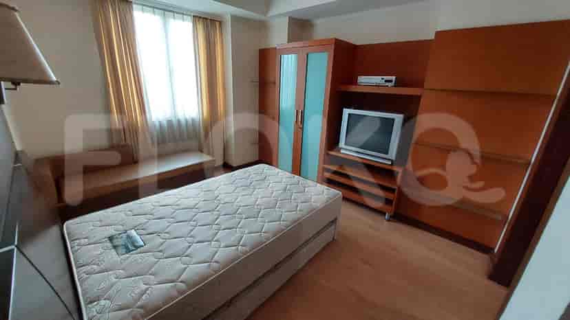 Bedroom with a bed, tv and a sofa.