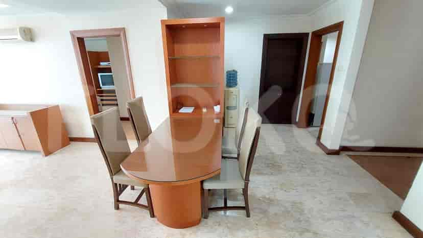 Dining room.